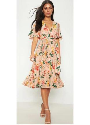 Шикарное платье плиссе prettylittlething