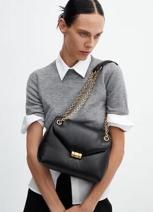 Чорна мʼяка сумка mango