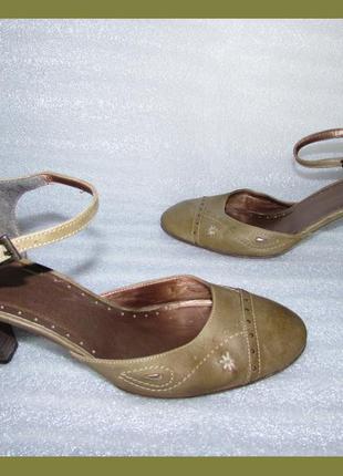 Супер туфлі, босоніжки 100% натур шкіра~per una~ 41