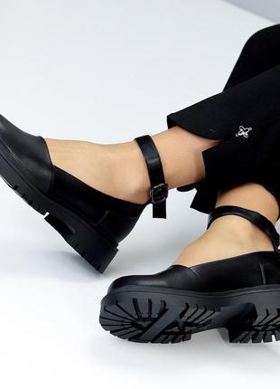 Тренд сезона туфли лоферы женские беж и черные7 фото