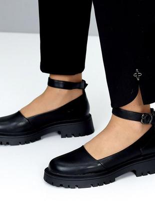 Тренд сезона туфли лоферы женские беж и черные9 фото