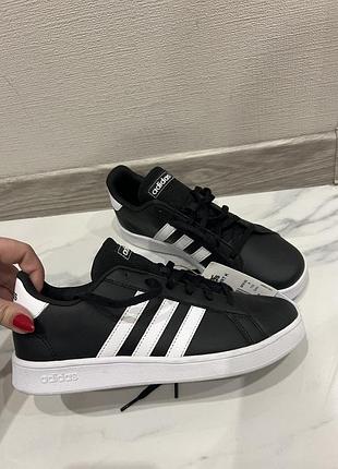 Кросівки adidas