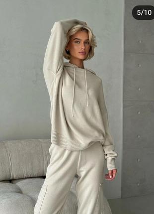 Костюм прогулочный из шерсти,новый