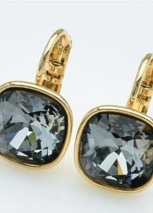 Cерьги с черными кристаллами swarovski размер 1,9 см. медзолото. медицинское золото. xuping