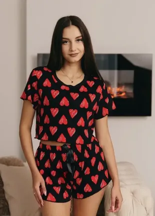 Жіноча піжама в сердечка з шортами та топом2 фото