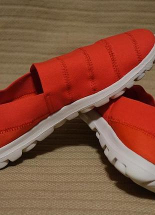 Оригінальні яскраво-червоні сліпони skechers go walk resalyte shoes women 7 w. (24 см)