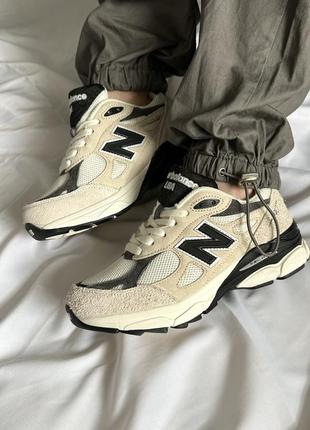 Отличные женские кроссовки new balance 990 v3 miusa teddy santis moonbeam бежевые