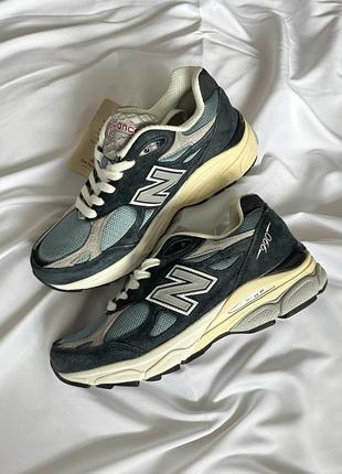 Стильні жіночі кросівки new balance 990 v3 miusa teddy santis navy castlerock сині