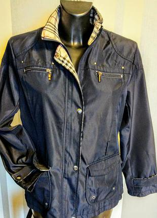 Классная куртка ветровка с отделкой клеткой " барбери"