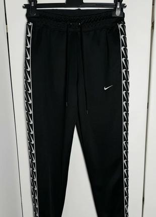Спортивні штани nike з лампасами чорні спортивки найк джогери на манжеті2 фото
