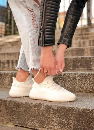 Шикарные женские кроссовки adidas yeezy boost 350 cream white белые4 фото