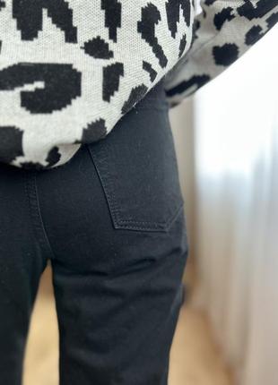 Черные прямые укороченные джинсы манго3 фото
