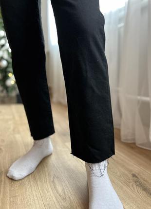 Черные прямые укороченные джинсы манго9 фото