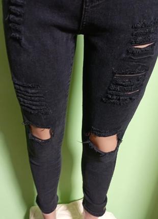 Рваные облегающие джинсы2 фото