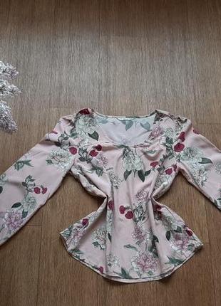 Блуза летняя в цветочный принт с рукавом из вискозы