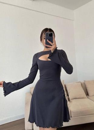 Жіноча стильна трендова темно-сіра сукня в рубчик 20241 фото
