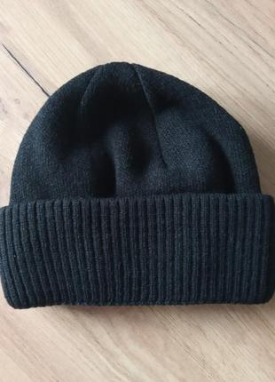Вязаная очень теплая зимняя шапочка 
с отворотом на микрофлисе
цвет черный 
размер универсальные