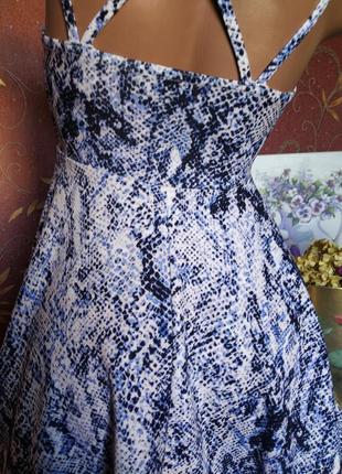 Платье мини с змеиным принтом на бретелях от new look6 фото