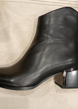 Ботинки демисезонные женские кожаные черные на каблуке средней высоты a859-20c-y13 lady marcia 2988
