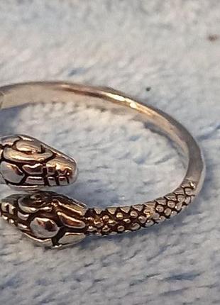 Чарівна, посріблена каблучка. європа.