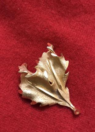 Очень крутая брожка в виде живой позолоты маркировки винтаж