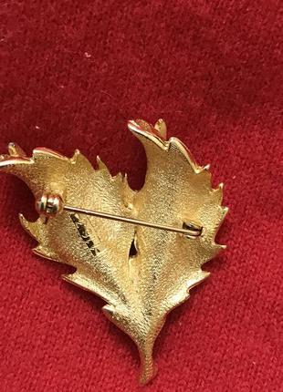 Очень крутая брожка в виде живой позолоты маркировки винтаж