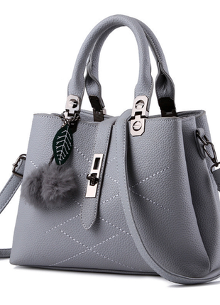 Класична жіноча сумка через плече з брелком, модна, якісна жіноча сумочка еко шкіра повсякденна1 фото
