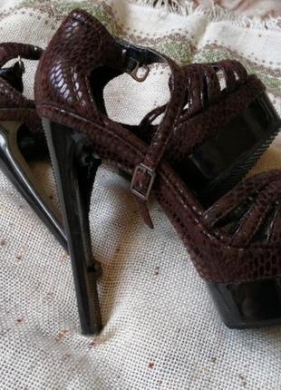 Босоніжки коричневі 37р