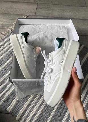 Жіночі кросівки 
new balance ct302