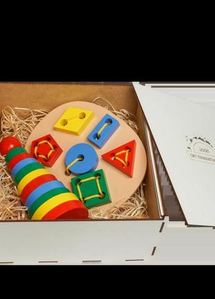Подарочный набор jooki "геометрическая, кольцевая пирамида" развивающие игрушки.
