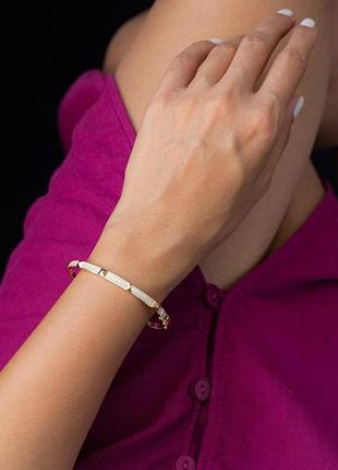 Жесткий золотой браслет (фианиты) б04496