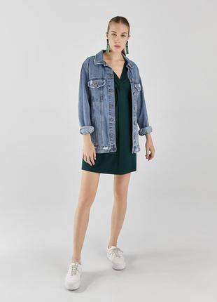 Коротке плаття з v-подібним вирізом bershka3 фото