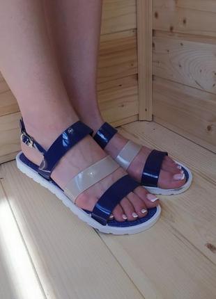 Женские босоножки