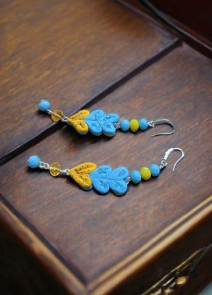 Довгі жовті блакитні українські сережки з полімерної глини та кришталевих намистин1 фото