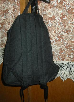Супер рюкзак черного цвета с аппликацией впереди2 фото