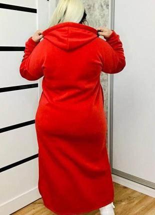 Теплое спортивное длинное платье с капюшоном больших размеров3 фото