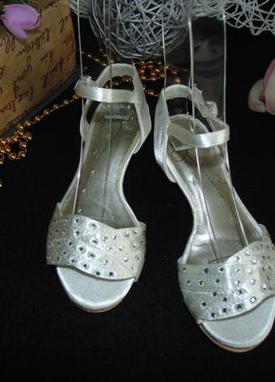 Нарядные босоножки f&f