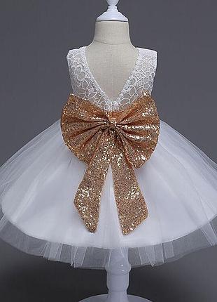 Дуже красива сукня біла та рожева