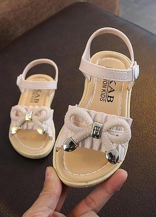 Лёгкие летние босоножки на девочку