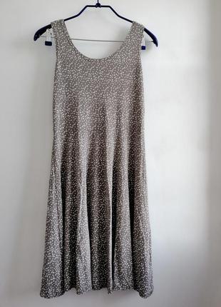 Красивое трикотажное платье в горошек