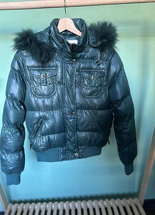 Бомбезний колір зимова курточка.