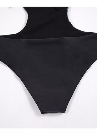 Цельный черно белый купальник, купальник с открытой спиной, с разрезами по бокам2 фото