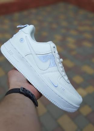 Шикарні жіночі кросівки nike air force 1 lv8 білі