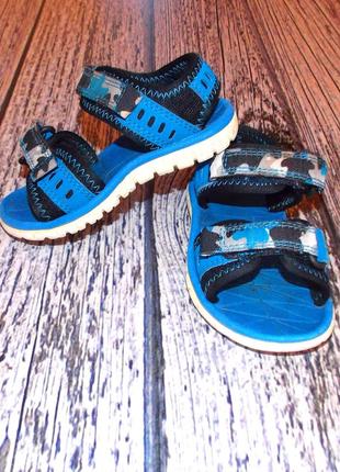 Фірмові босоніжки clarks для хлопчика . розмір 23