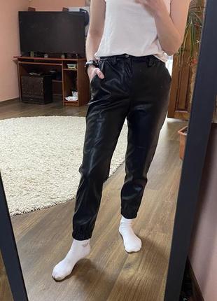 Штани, джогери bershka
