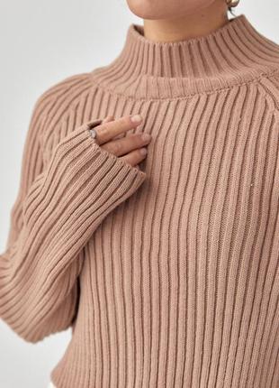 Короткий свитер в рубчик с рукавами реглан2 фото