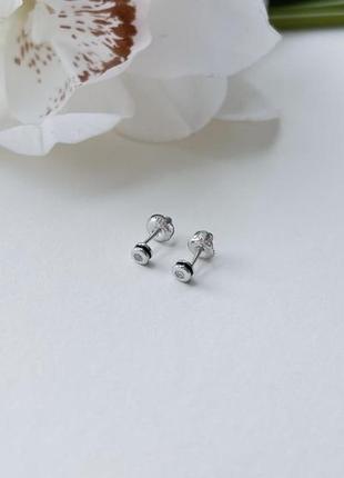 Миниатюрные серебряные серьги с эмалью и фианитами