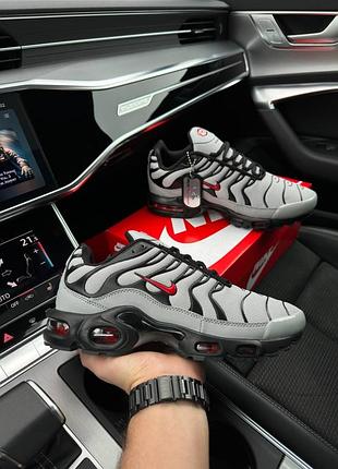 Чоловічі кросівки nike air max plus gray black red