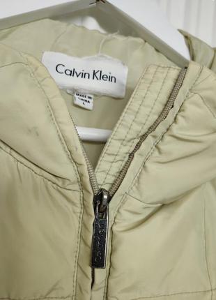 Бежевая курточка пуховик calvin klein l2 фото