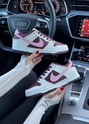 Женские кроссовки nike sb dunk low beige burgundy